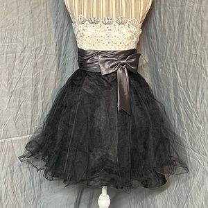 🔴SOLS🔴 Masquerade Black White Strapless Dress size 5/6 sequins formal